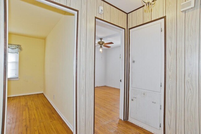 Building Photo - 2442 Oates Dr