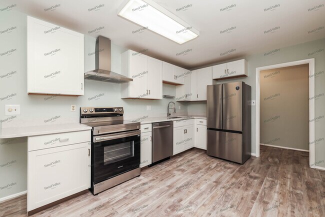Building Photo - 546 Brunswick Dr