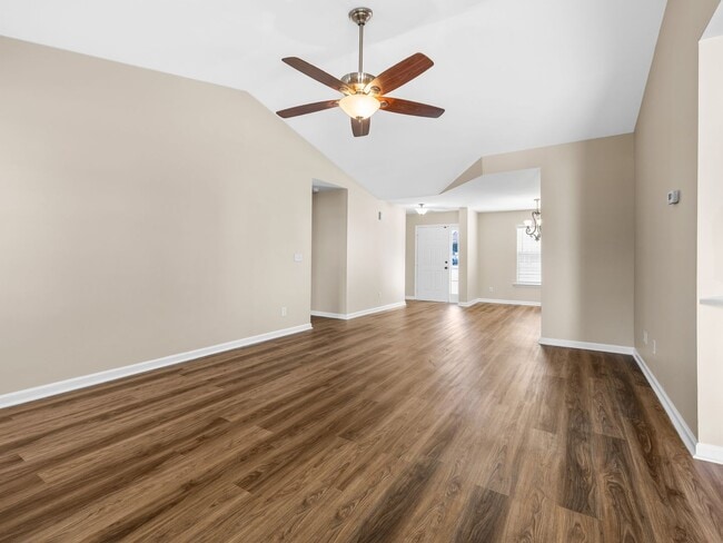 Building Photo - Beautiful 4 bedroom 2 bathroom house ready for you to call home!