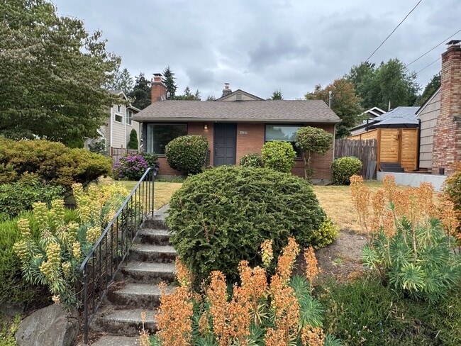 Building Photo - 6227 53rd Ave NE