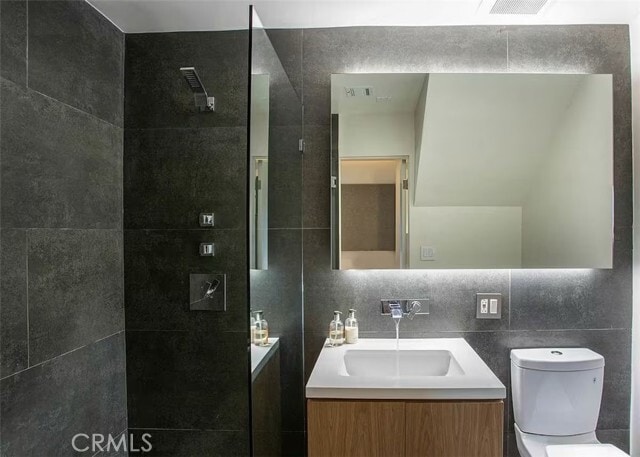 Building Photo - 2115 Groveland Dr