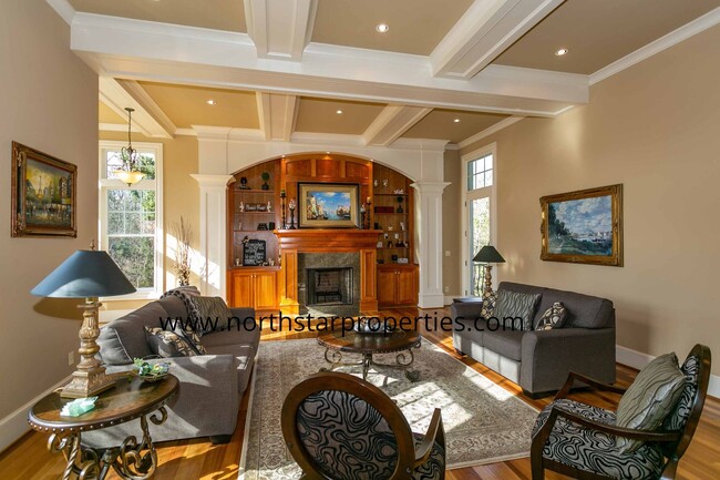 Building Photo - Stunning Home in Hidden Creek