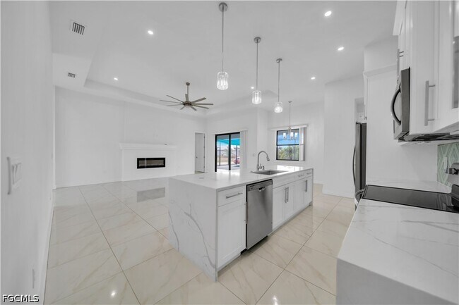 Building Photo - 24 Chiquita Blvd S