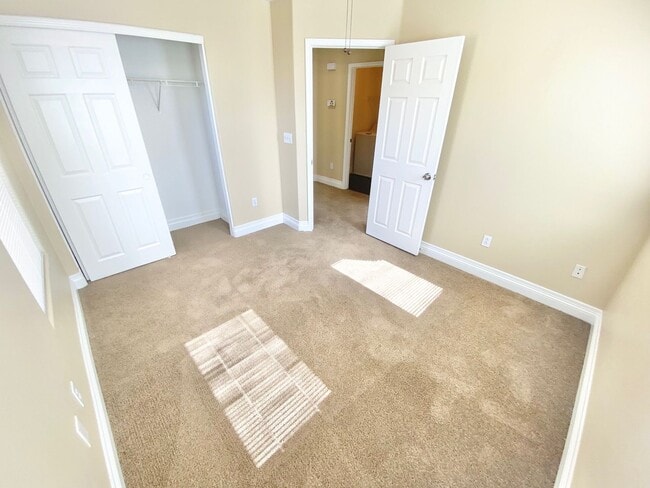 Building Photo - BEAUTIFUL 3 BEDROOM 2.5 BATHROOM 2 CAR GAR...