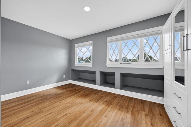 Building Photo - Beautifully updated 3-bedroom, 2.5-bathroom Craftsman in the heart of South Park