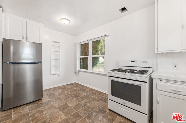 Building Photo - 5304 Kinston Ave