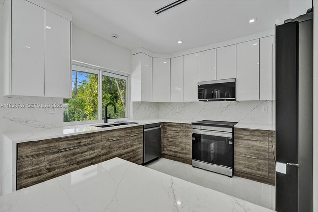 Building Photo - 1840 NE 199th St