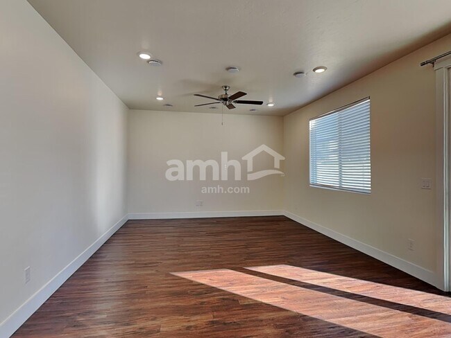 Building Photo - 1281 E Old Mesquite St