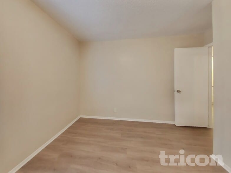 Building Photo - 7527 Ledgebrook Dr