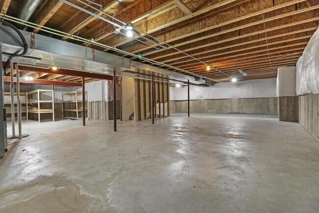 Building Photo - 643 Seneca St