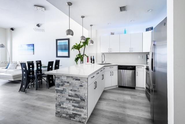 Building Photo - 3725 S Ocean Dr