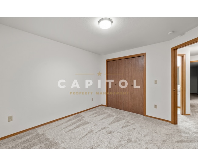 Building Photo - 1404 5th Ave SW