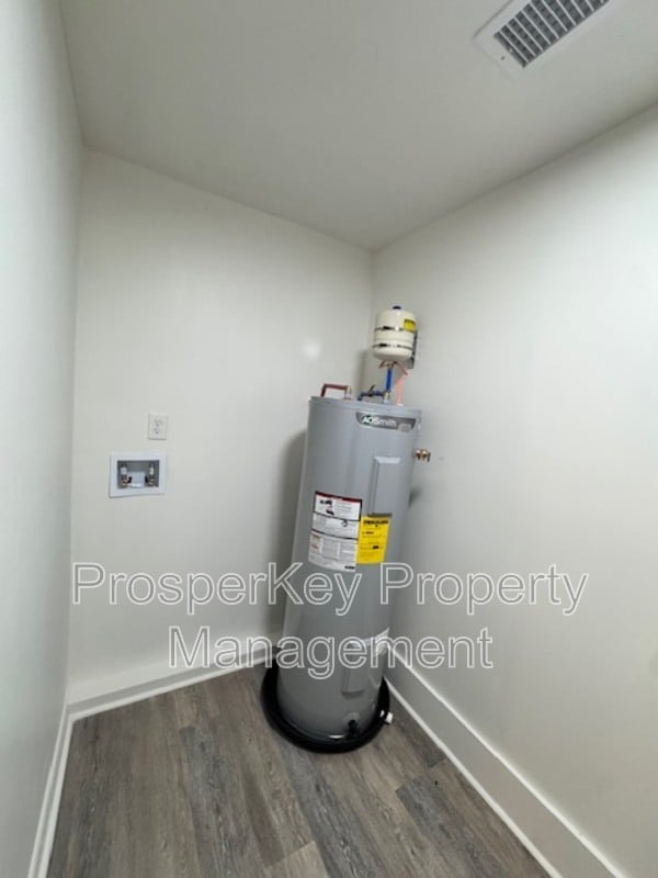 Building Photo - 176 Wickham Dr