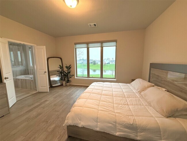 Building Photo - 15782 Cairnwell Bend Dr