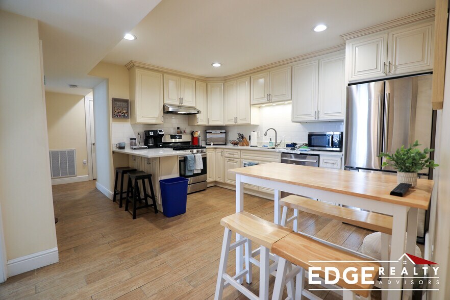 Building Photo - 1516 Commonwealth Ave