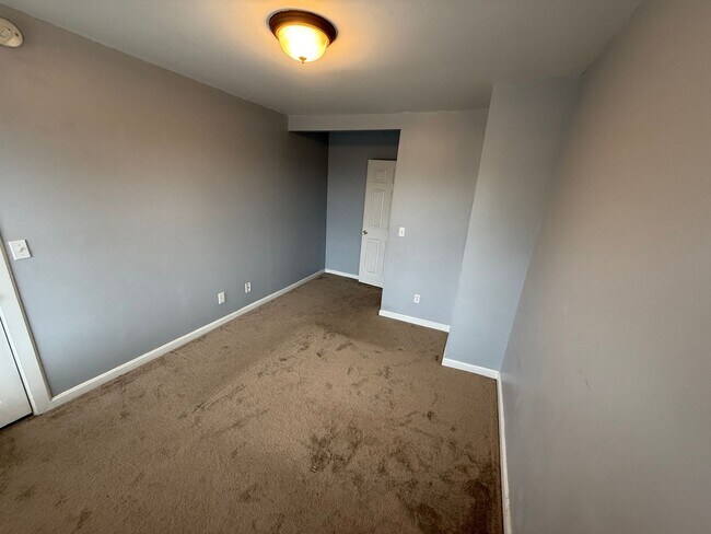 Building Photo - $1625 - 1 Bed / 1 Bath Apartment in Downtown Manchester with All Utilities Included!