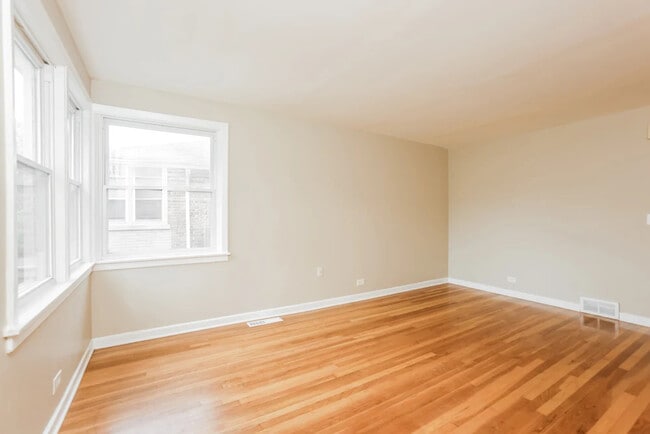 Building Photo - 1625 Mulford St