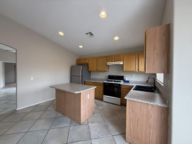 Building Photo - 4892 Perrone Ave