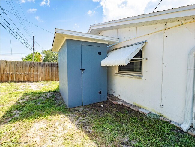 Building Photo - 3421 Cantrell