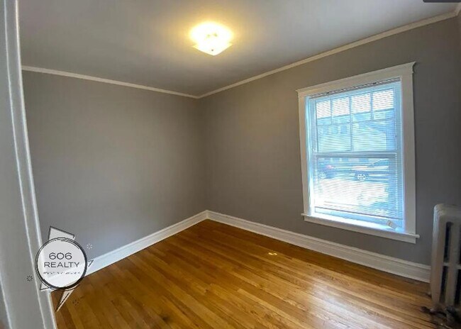 Building Photo - East Albany Park Apts for Rent!