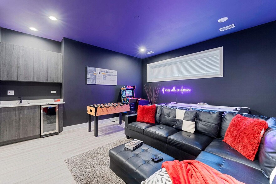 Building Photo - 2019 N Bingham St