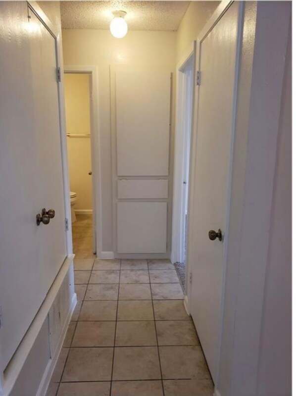 Building Photo - 1704 W Braker Ln