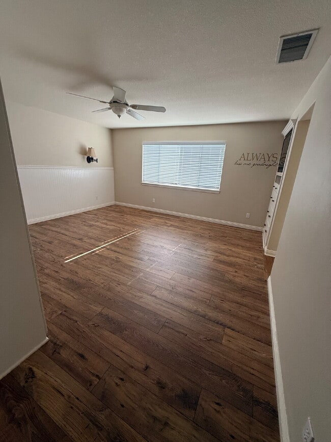 Building Photo - Spacious 5-Bed Family Home w/ 3-Car Garage Near Top Schools in Orange Crest.  One large bedroom a...