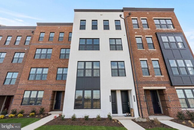 Building Photo - 22395 Claude Moore Dr