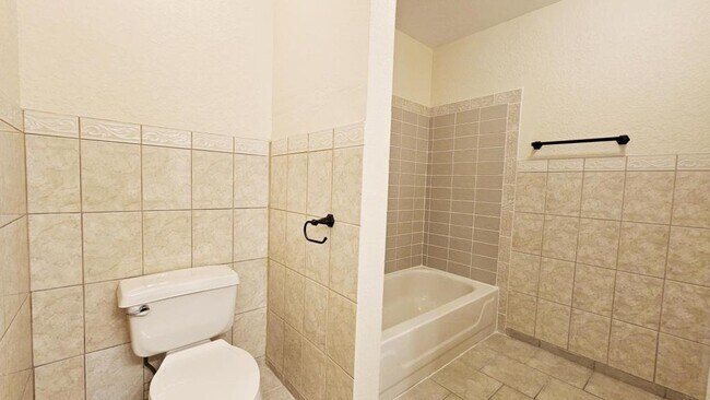 Building Photo - 7813 Sugar Bend Dr