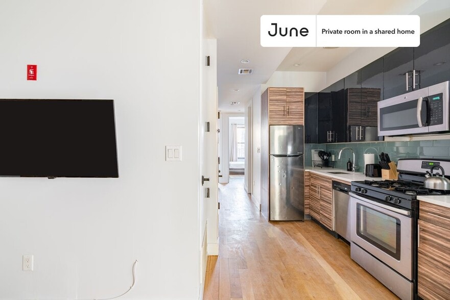 Building Photo - Room in Shared 3 bed/1 bath home in Central Harlem