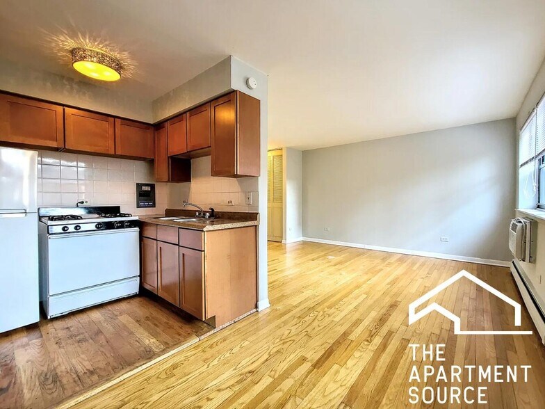 Building Photo - 510 W Briar Pl