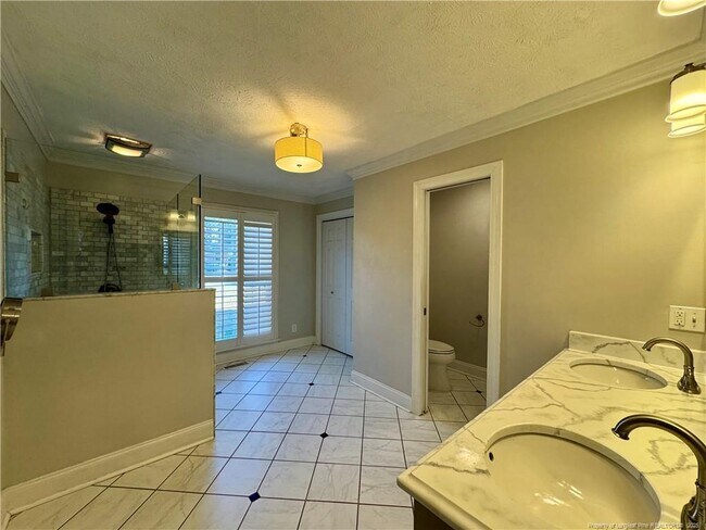 Building Photo - 2723 Huntington Rd