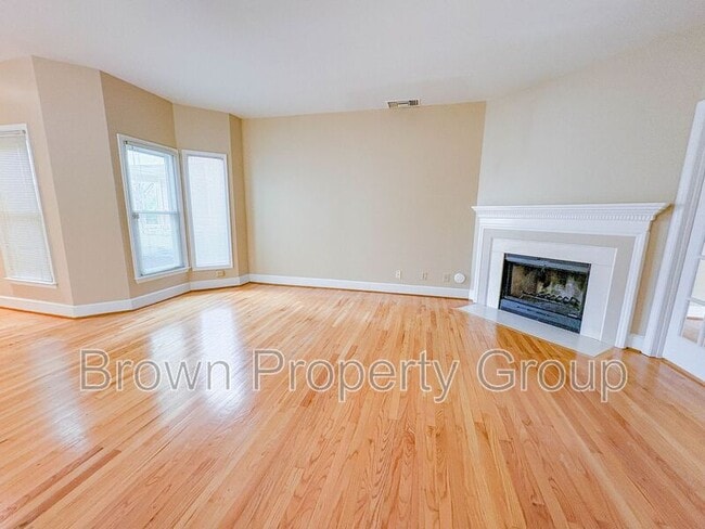 Building Photo - 741 Victorian Pl