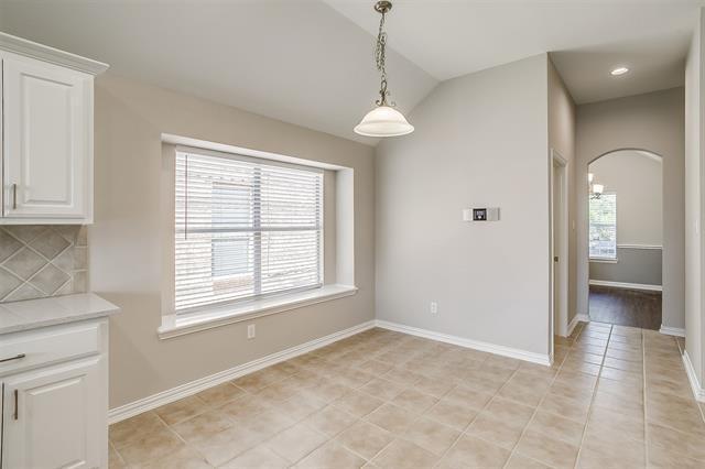 Building Photo - 2692 Lake Ridge Dr
