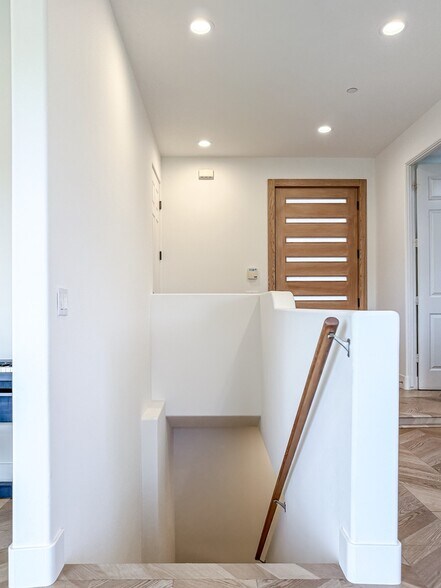 Building Photo - 974 Nordica Dr