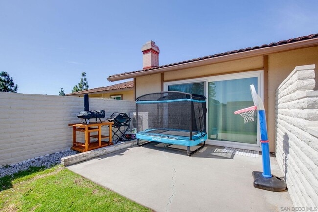 Building Photo - Single Level Condo in Lake San Marcos