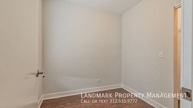 Building Photo - 2833 N Avers Ave