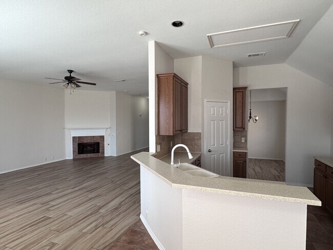 Building Photo - 3626 English Oak Dr