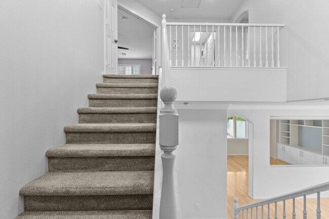 Building Photo - SE!! Pebble and Pollock!! Crystal Springs!...