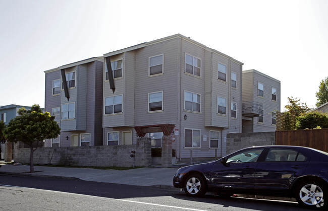 Building Photo - Triangle Court Apartments