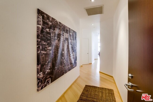 Building Photo - 1100 Wilshire Blvd