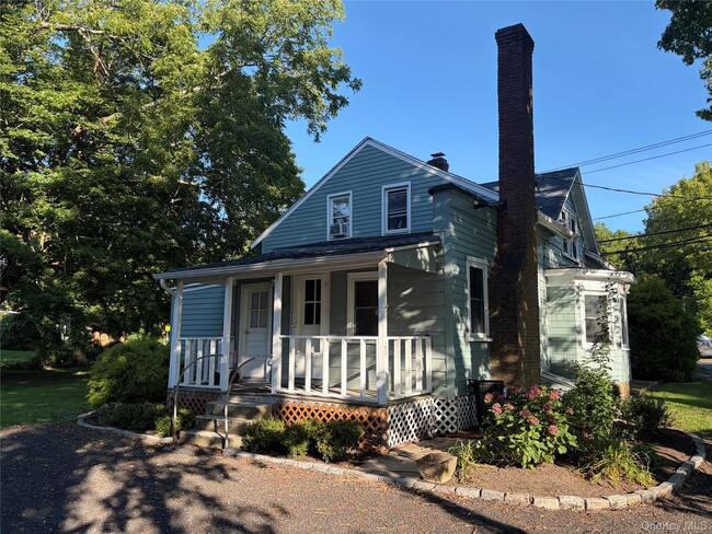 Building Photo - 549 Main Rd