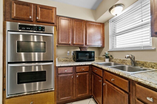 Building Photo - 2117 Freeland Way