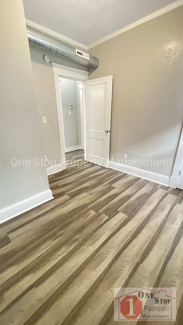 Building Photo - Beautiful 3 Bedroom 1 Bathroom Home in Kansas City!