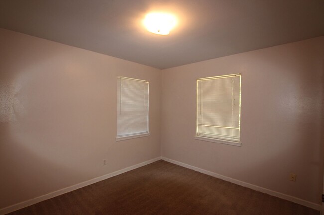Building Photo - Coming Soon! 3 Bedroom 2 Bath Rental is So...
