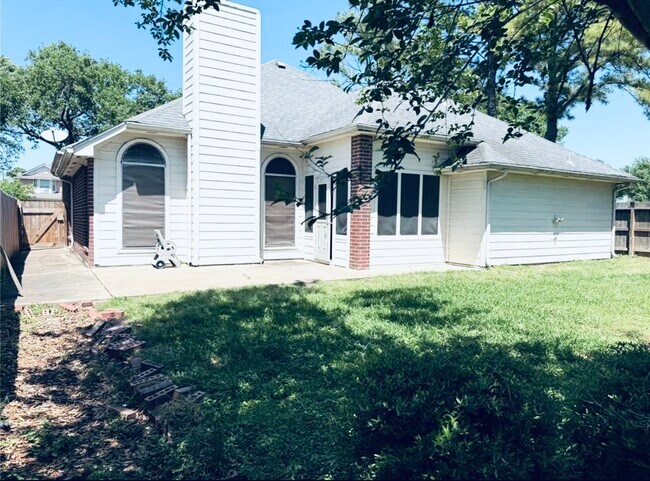 Building Photo - 13607 Mansor Dr
