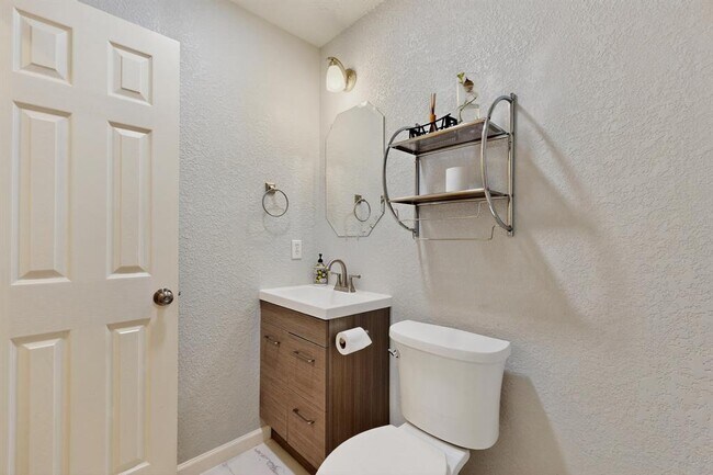 Building Photo - 15114 Wells Port Dr