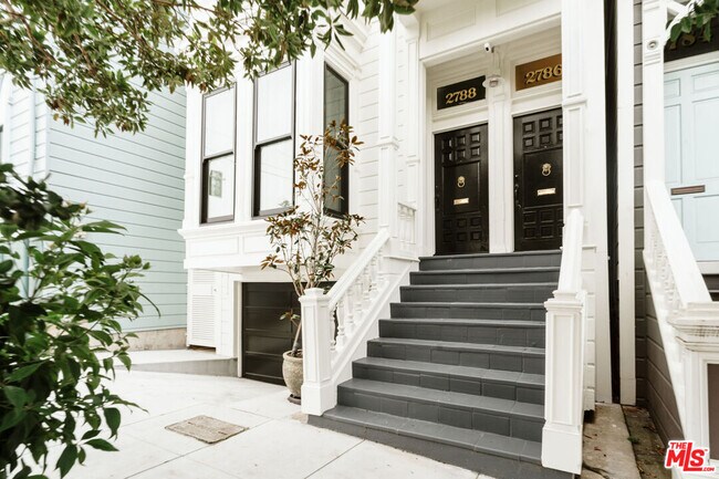 Building Photo - 2786 Bush St