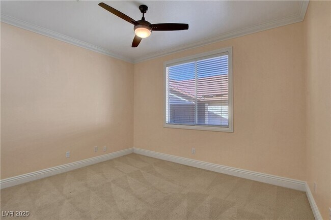 Building Photo - 493 Grassrange Ln