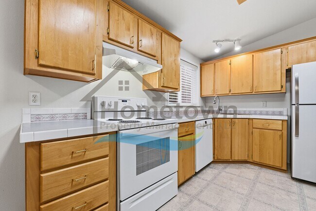 Building Photo - 2 Bedroom 2 Bathroom Home with Attached 2-Car Garage Available in Athol!